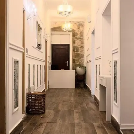 Silver Gate Rooms-diocletian's Palace