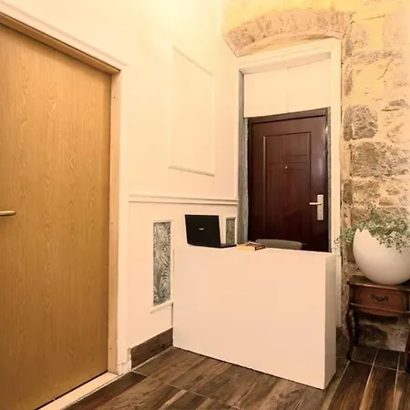 Gostinjska kuća Silver Gate Rooms-diocletian's Palace 3*