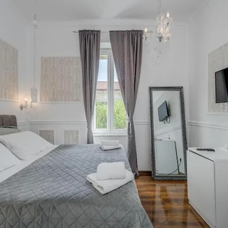 Silver Gate Rooms-diocletian's Palace