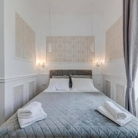 Venus Palace Golden Gate Rooms Affittacamere 3*