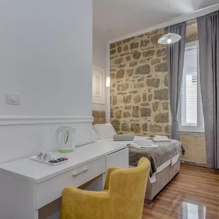 Guest house Silver Gate Rooms-diocletian's Palace Split
